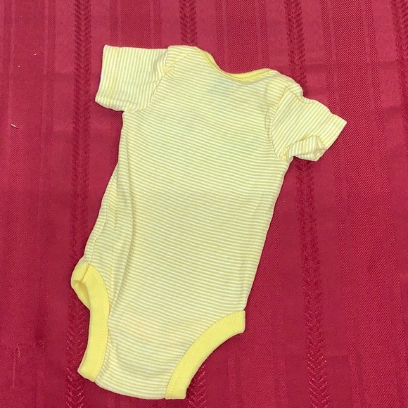 Gerber yellow onesie.  New born. CUTE. Like new - Picture 2 of 3